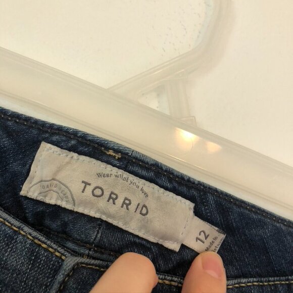 TORRID Plus Size Dark Wash Ripped Distressed Raw Hem Cropped Crop Skinny Jeans - Picture 5 of 12